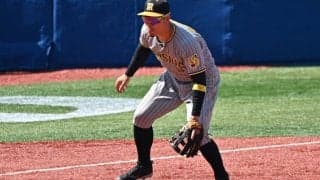 【阪神】岡田監督もぶぜん　サトテル再びの適時失策に厳しい目が向けられる理由