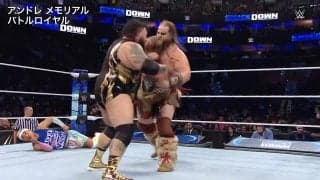 2人合わせて体重280キロ超！巨漢レスラー同士がクロスボディで“空中激突” 「凄い振動ですね」実況もあ然、脅威の肉弾戦に場内騒然