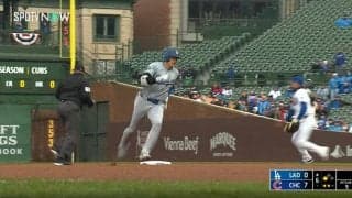 「速い速い！」大谷翔平、快足を飛ばして今季初の三塁打！鈴木誠也が打球を逸らした一瞬のスキをつく好走