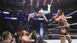 130キロ超え巨漢レスラーが日本人選手をリングから“強制ポイ捨て” 壮絶シーンに「投げすぎた」「戸澤仕事した！」ファン脱帽