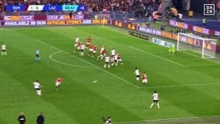 「回し者が！」鎌田大地も唖然…“謎すぎるパス”でラツィオDFが大炎上！「なぜあんな奴にFKを託した」「０点のプレー」「お前はまだローマの味方か」など批判される理由は？