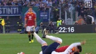 「危なっ！」「怪我だけはしないで…」復活の鎌田大地、一回転して吹っ飛んだ瞬間！ 絶妙な縦の飛び出し→危険タックルを食らった一部始終にファン心配