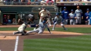 いくらショーヘイだってアウトだろ！大谷翔平、激走が招いたクロスプレーにネット裏の敵地ファンが激怒アピール