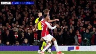 「汚い奴だ」「狙っただろ」“残忍エルボー”のケインに批判殺到！ 顎に食らったアーセナルDFが大悶絶した一部始終…「明らかなレッドカード」と現地メディアも苦言