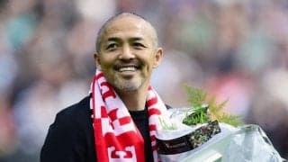 「意外すぎる！」「神ショット」小野伸二氏が2ショットをお願い？ Mリーガー“役満ボディ”岡田紗佳プロとの2ショットが話題「天才と天才のコラボ」