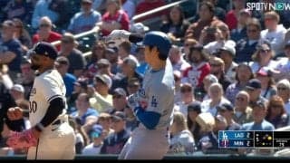 大谷翔平は一体、何が気に入らないんだ…！？ ヒット後の“意味深ジェスチャー”にファン騒然 「普通に恐ろしい」「ホームランへの微調整？」