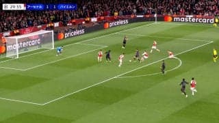 冨安健洋なら止められた？ バイエルンFWが“４人抜き超爆速ドリブル”でPK獲得の一部始終！ アーセナル・ファンからはトミー待望論「キヴィオル厳しいよ」