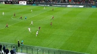 大誤審に騒然！「軽犯罪」「ふざけんな！」「VARどこいった？」「１メートルのオフサイド」ローマ決勝点に繋がった一連プレーが疑惑すぎてミラン側が激怒…