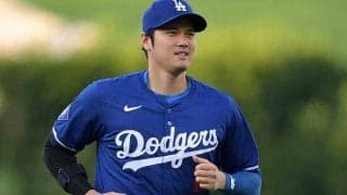 1号キャッチのファンが大谷翔平と握手　「絶対にもう洗わない」対応に物議も…感激の対面