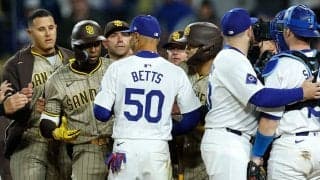 ドジャース戦で乱闘寸前の騒ぎ　両軍ベンチから選手飛び出す…松井裕樹の挨拶に大谷翔平はウインク