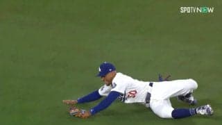 「運動神経えっぐいな」名手ベッツはどこを守ってもGG級 解説者も「本当にアスリート」と大絶賛するツルツルスライディング好捕