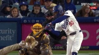 なんだこりゃ？MVP男ベッツも思わず首をひねる“現代の魔球”ナックルの威力 捉えたはずが豪快空振り三振に困惑顔