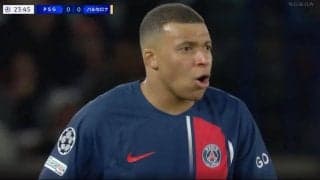 批判殺到！「審判どこみてんだよ」「お前のせいで負けた」 エンバペが超ブチギレ！ドリブル突破した瞬間にヤラれた“謎の判定”にスタジアムが大ブーイングの嵐