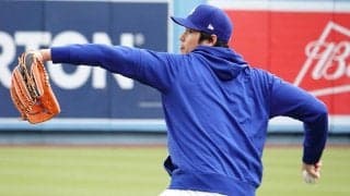 大谷翔平、外野手グラブが“始動”　術後9度目の投球で「事前の準備」…今季守備の可能性