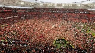 ファンがピッチに雪崩込むも混乱は全くなしの理由は？ 警察「平和でリラックスした雰囲気だった」…レバークーゼンは創設120年目で悲願のブンデスリーガ初制覇