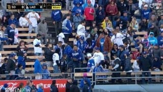 衝撃の“隠し球”事件が勃発！ ヤバすぎるドジャースファンに全員が騙された　敵チームのホームランボールをめぐる“トリックプレー”に騒然 「元木かよｗ」「無駄に用意周到」