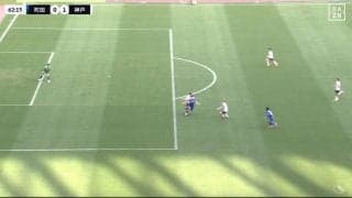 「なんで判定を変えたんや」ペナルティエリア外のファウルで判定が二転三転する珍事が発生　FKがPK→VAR介入でFKに「どうみても外だぞ」選手は抗議、ファンはやきもきした瞬間