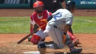 乱闘にならなくてよかった… 一体、何が起こったのか？ デッドボールが直撃したのに空振り三振の“激レアプレー”　最強スイッチヒッターが食らった痛すぎる1球