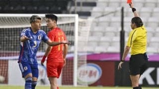「試合の大半を10人で…」U-23日本の”肘打ち退場”に地元メディアも驚き　それでも”勝ち切る底力”には「完璧なスタート」と称賛も