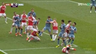 あぶねえ！冨安健洋が低すぎるヘディングクリアであわや顔面強打の瞬間　恐れ知らずの泥臭いプレーにファンは「気合入ってる」「大和魂」と称賛の嵐