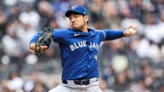 「いいね！クッチ！」チーム主砲のゲレーロJr.も認めた菊池雄星の貢献度　「高いところに到達し続けている」ブ軍移籍3年目の姿に番記者も絶賛