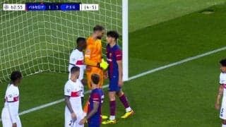 「二重人格やろw」「喧嘩の雰囲気で…」PSG守護神の“豹変”が話題！ バルサ若手を突き飛ばして一触即発→ニコニコで肩を組んで仲直りした一部始終