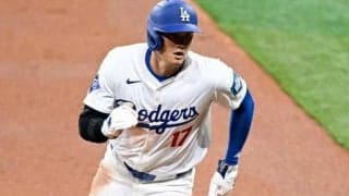 大谷翔平が「頭をどつかれた」　うずくまり心配の声も…直後のリアクションに安堵