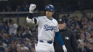 球場騒然！ 大谷翔平、ベンチに向かって一瞬だけ見せた“ポーズ”が話題に　得点圏でヒット後のリアクションにファン騒然 「カッコ良すぎる」「雑音を消したな」