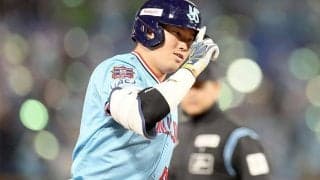 村上宗隆、2試合ぶり4号で2冠浮上　打率トップ＆本塁打タイ…バックスリーンへ豪快弾