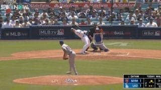 これは反則レベル！ 大谷翔平の人間離れした“身体能力”がヤバすぎると話題に　頭部付近のボールへの避け方にファン騒然 「え？w」「超人かな」