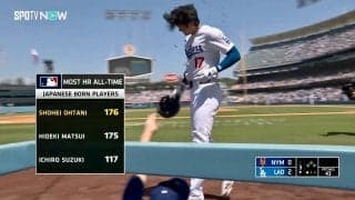 大谷翔平、メモリアルアーチで“ひまわりの種”シャワーに歓喜！ ベンチの同僚も祝福、ホームイン直後の手荒い歓迎に弾ける笑顔で“一発回答”