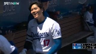 こんなに楽しそうな大谷翔平は… チームメイトとの良好な関係性がうかがえる一コマ 少々“手荒い”祝福にも満面の笑み