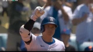 一体、何が起きた…！？ 大谷翔平、何かのメッセージか？ 特大アーチ後に一瞬だけ見せた“指差しポーズ”が話題に 「No.1だぞ？」「カッコ良すぎるだろ」