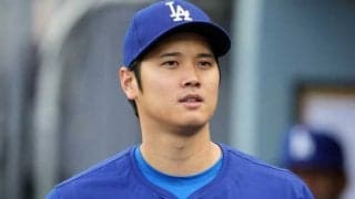 大谷翔平は「デコピン見てる？」　笑顔の“移動”にファン注目「機内が意外と狭い」