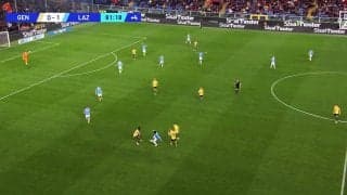 敵が３人いても関係ねえ！ 鎌田大地が「マジで上手い！」“圧巻キープ”を披露！ 29試合ぶりアシスト記録の日本代表MFがテクニックとボディーバランスを見せつけた瞬間