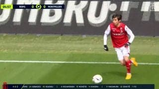 若返った？ 伊東純也が“ニューヘアスタイル”で心機一転！ 十八番の稲妻ドリブル→ジャンピングボレーでスタジアムを沸かした一部始終「キレッキレだ」