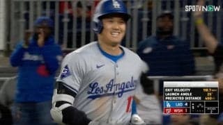 一体、何が起きた！？ 大谷翔平、特大アーチ後にハプニング発生… 喜びすぎて同僚に“異変”　ファン騒然「大丈夫かよw」「吹っ飛ぶレベルだな」