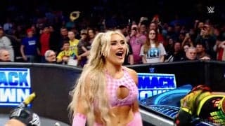 24歳新星女子レスラーが“狂気の奇襲” 後頭部エルボー＆頭部叩きつけ連発も笑顔で「フリフリ」挑発ダンスの暴挙