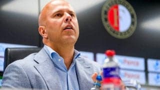 「クラブ間の合意待ち」　フェイエノールト指揮官がリバプール行きの願望を公に！　交渉も認める