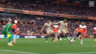 「天才タッチだ！」「ミスだろ？」エンバペの“超絶ヒールキック・ゴール”が話題！ 狙い通りか、偶然か…ファンの見解が割れる