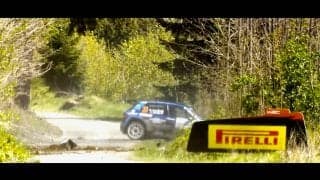 狭い林道で攻めすぎた…ラリー車が一瞬で真横を向く衝撃の瞬間 マシンは1回転半して大破“4秒後の悲劇”