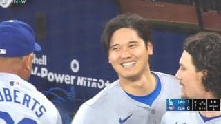 あんなロバーツ監督見たことない…大谷翔平の今季7号に破顔 一瞬見せたリアクションが話題「こっちまで嬉しくなる」「いい関係」ファン歓喜