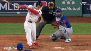 吉田正尚、エンドランを成功させた流石の絶妙バットコントロール！詰まったあたりにセカンドが一瞬見せたコミカルな動き