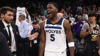 1回戦突破へ導いたエドワーズをウルブズ同僚が絶賛「進化を見るのは楽しい」「リーグの顔」