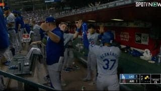 仲良すぎるだろ！大谷翔平、親友とのハイタッチシーンがヤバすぎる　ベンチで見せた“ほっこりシーン”「名コンビ誕生」「通訳いらんやんw」