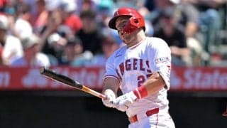 エンゼルス激震！トラウトが左膝手術の衝撃…レンドーンに続いて次々主力離脱危機に「オオタニを誰が責められる？」大谷の移籍に関連づける見方も