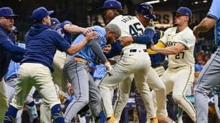 衝撃の殴り合い…大乱闘に騒然「本物パンチ」　非難される審判「不必要な退場者を出した」