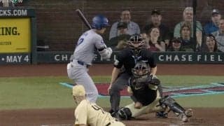 球場騒然！ 大谷翔平に一体、何が起こったのか…！？ 何故、一切動かない… リアクションがヤバすぎると話題に「えっ？」「ピッチャーもビビってるだろ」