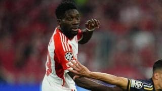 「こんなことあるんだ」「これは面白い」選手交代で突然スタッフが引き止めるためにダッシュ…アルフォンソ・デイビスも苦笑い