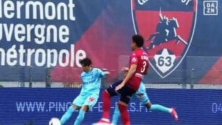 「本当に美しいクロス」伊東純也が“もはやベッカム”の決定的瞬間！ 味方FWの痛恨ミスで「なんで枠に飛ばない」「これを決められないなんて…」とファン落胆